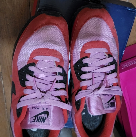 3 pairs of really nice boots and customized pink and red Nike Air max 90s. - Picture 8 of 11